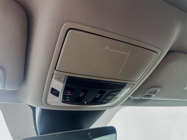 Photo of 2024 Platinum White Pearl Acura MDX
