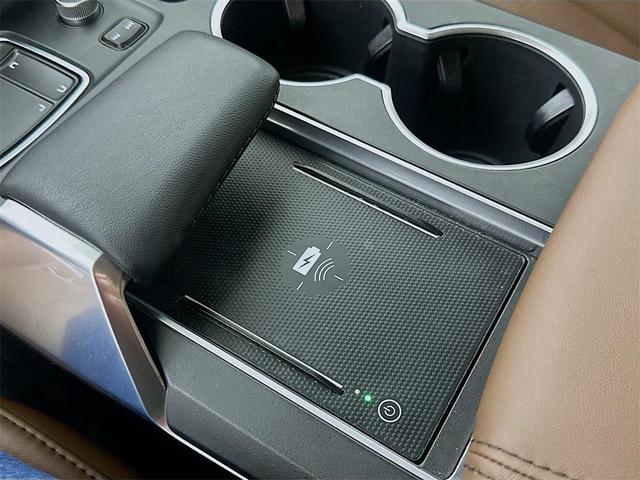 Photo of 2024 Platinum White Pearl Acura MDX