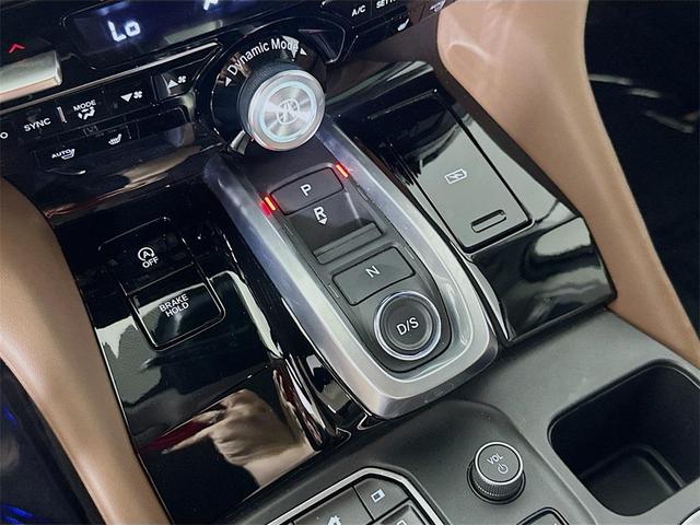 Photo of 2024 Platinum White Pearl Acura MDX
