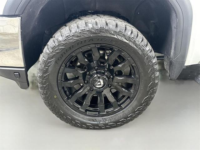 Photo of 2023 Summit White GMC Sierra 2500