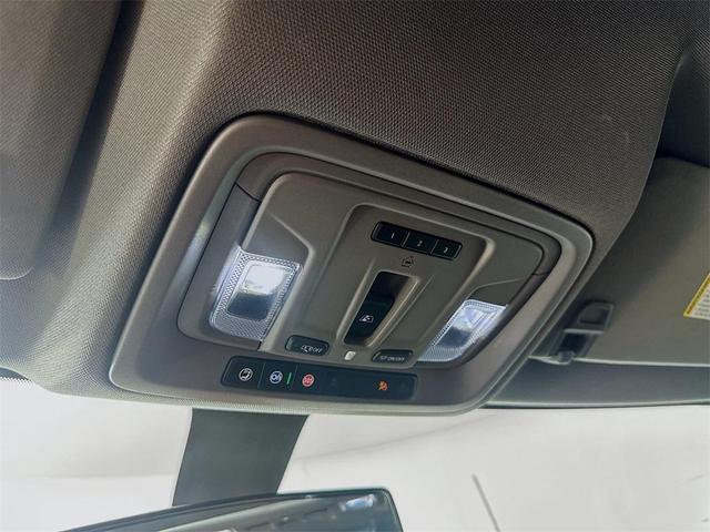 Photo of 2023 Summit White GMC Sierra 2500