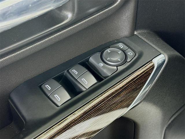 Photo of 2023 Summit White GMC Sierra 2500