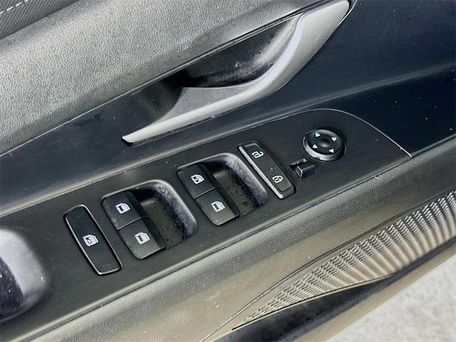 Photo of 2021 Phantom Black Hyundai ELANTRA