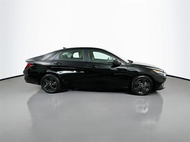 Photo of 2021 Phantom Black Hyundai ELANTRA