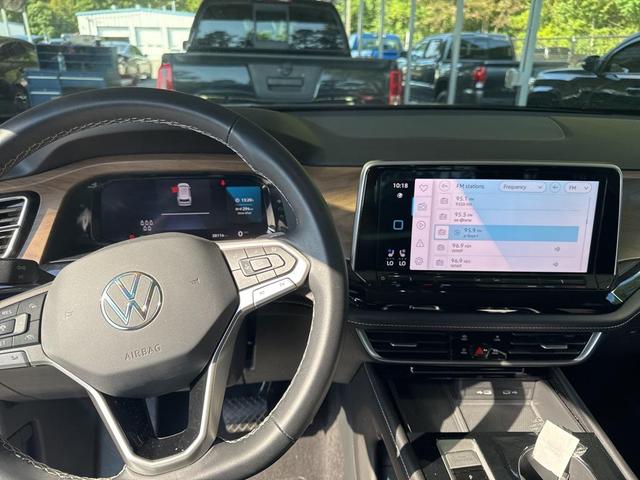 Photo of 2024 Platinum Gray Metallic Volkswagen Atlas