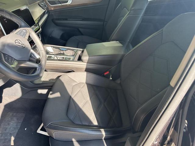 Photo of 2024 Platinum Gray Metallic Volkswagen Atlas