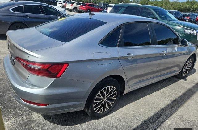 Photo of 2021 Silver Metallic Volkswagen Jetta