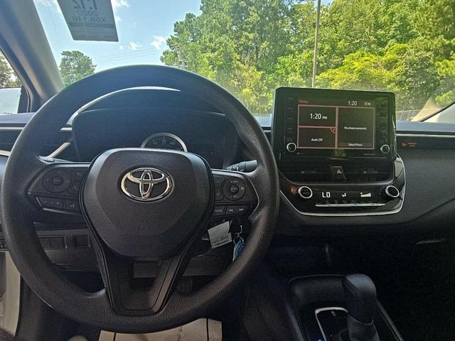 Photo of 2022 White Toyota Corolla
