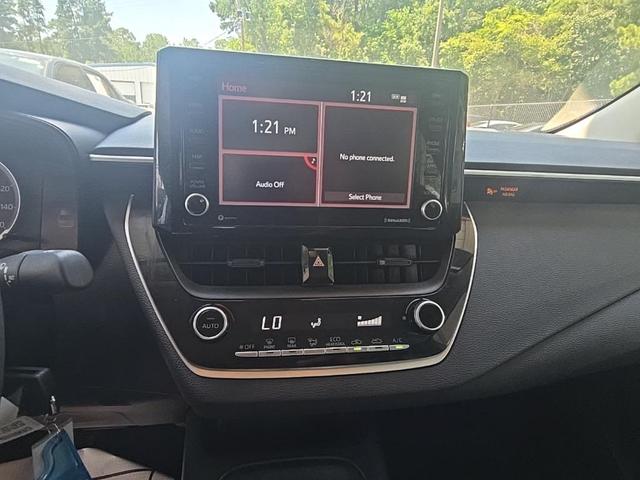 Photo of 2022 White Toyota Corolla