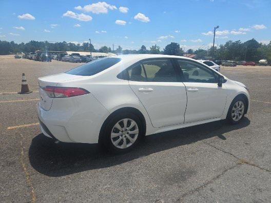 Photo of 2022 White Toyota Corolla