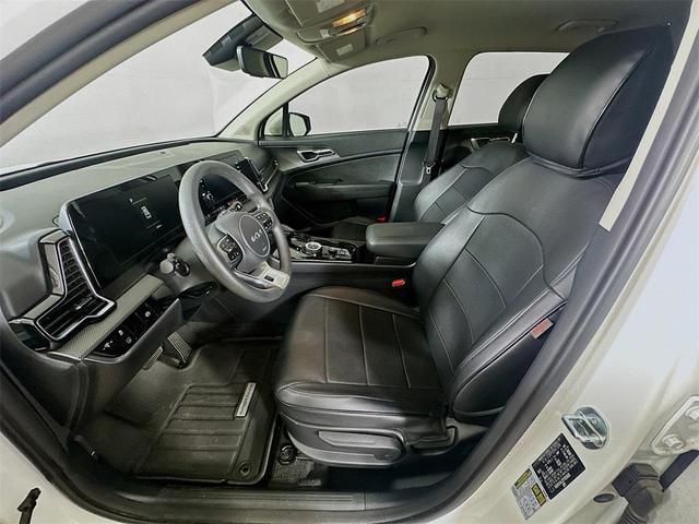 Photo of 2023 Snow White Pearl Kia Sportage Hybrid