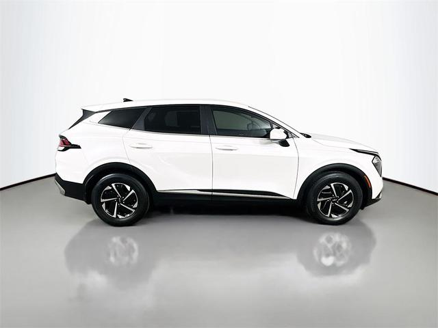 Photo of 2023 Snow White Pearl Kia Sportage Hybrid