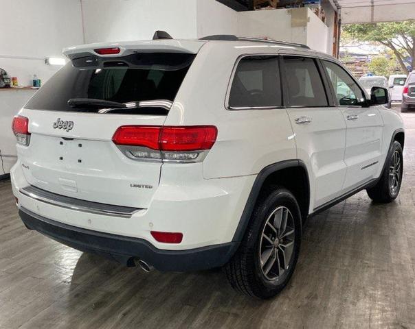 Photo of 2018 Bright White Clearcoat Jeep Grand Cherokee
