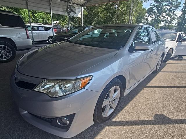 Photo of 2014 Classic Silver Metallic Toyota Camry