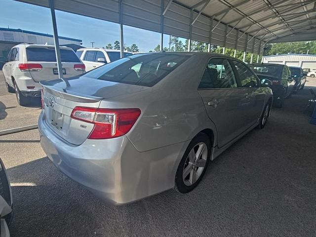 Photo of 2014 Classic Silver Metallic Toyota Camry