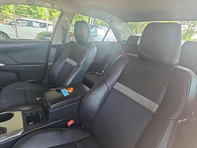 Photo of 2014 Classic Silver Metallic Toyota Camry