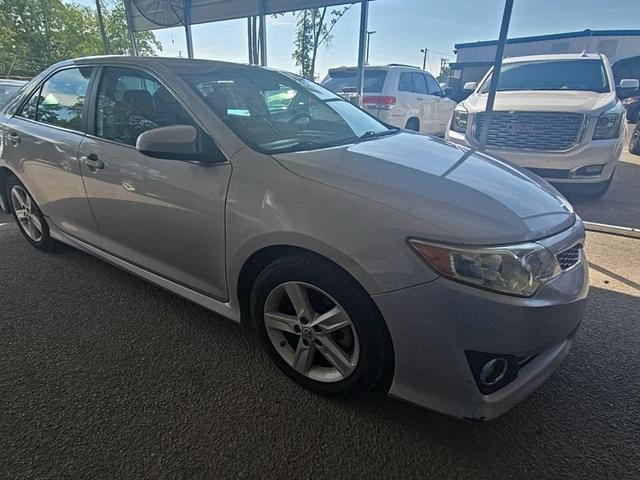 Photo of 2014 Classic Silver Metallic Toyota Camry