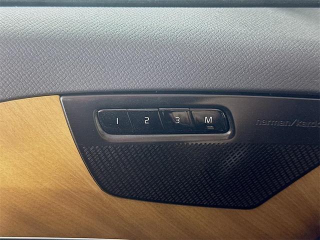 Photo of 2023 Onyx Black Metallic Volvo XC90