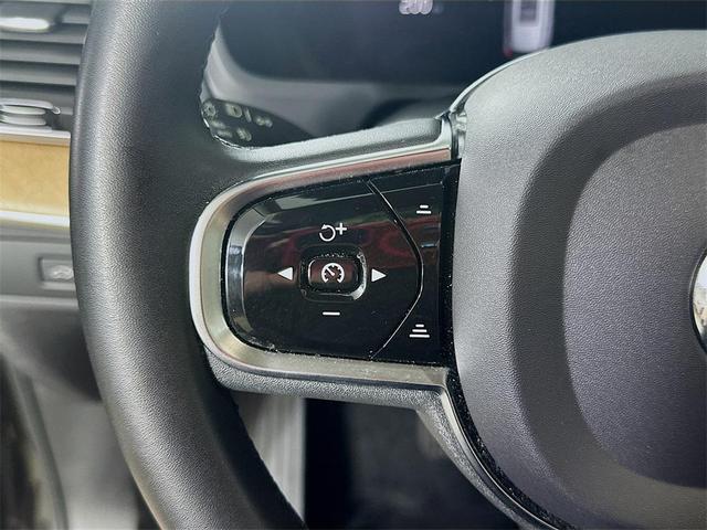 Photo of 2023 Onyx Black Metallic Volvo XC90