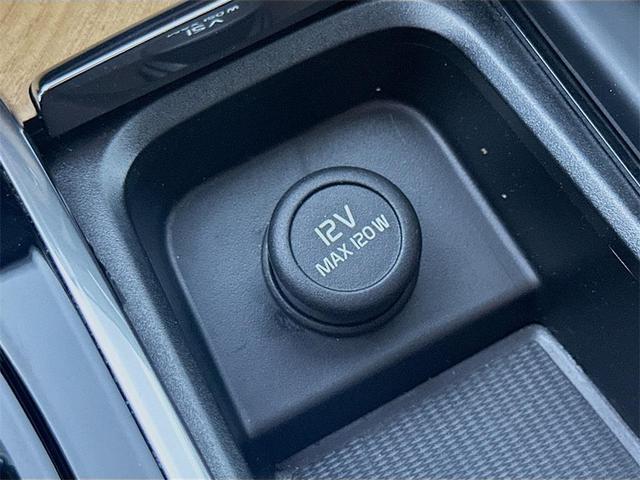 Photo of 2023 Onyx Black Metallic Volvo XC90