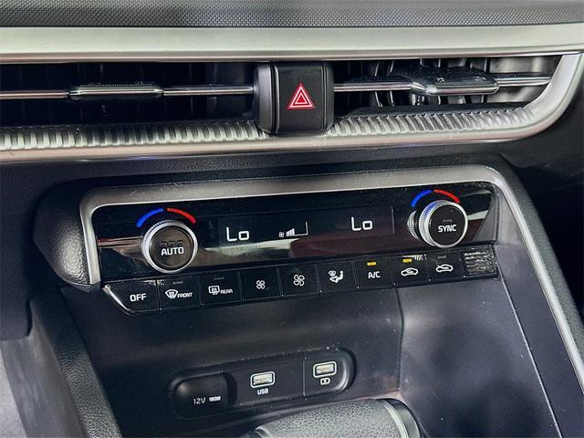 Photo of 2024 Glacial White Pearl Kia K5