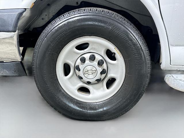 Photo of 2019 Summit White Chevrolet Express 2500