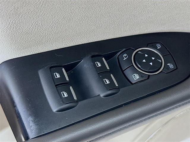 Photo of 2019 Pearl Metallic Lincoln Nautilus