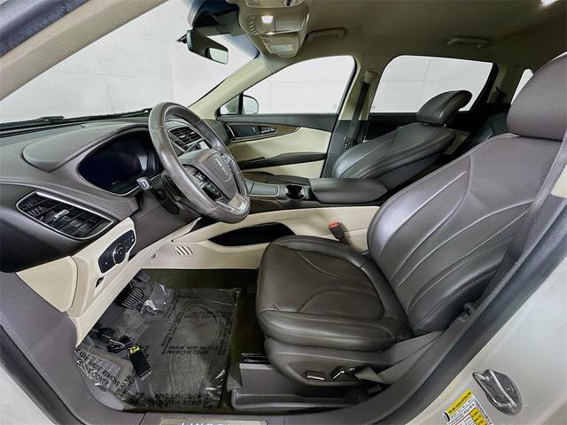 Photo of 2019 Pearl Metallic Lincoln Nautilus