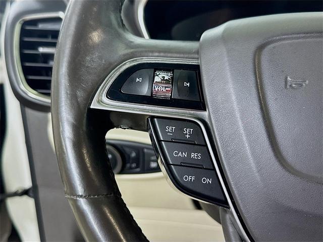 Photo of 2019 Pearl Metallic Lincoln Nautilus