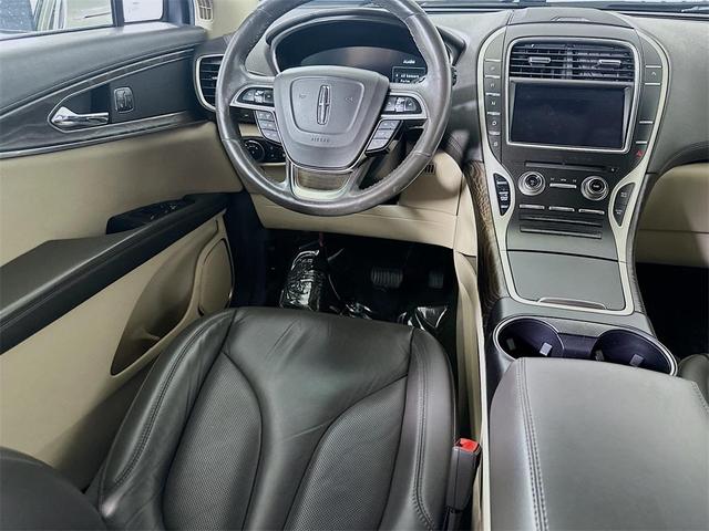 Photo of 2019 Pearl Metallic Lincoln Nautilus