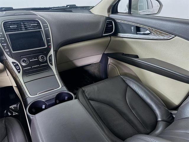 Photo of 2019 Pearl Metallic Lincoln Nautilus