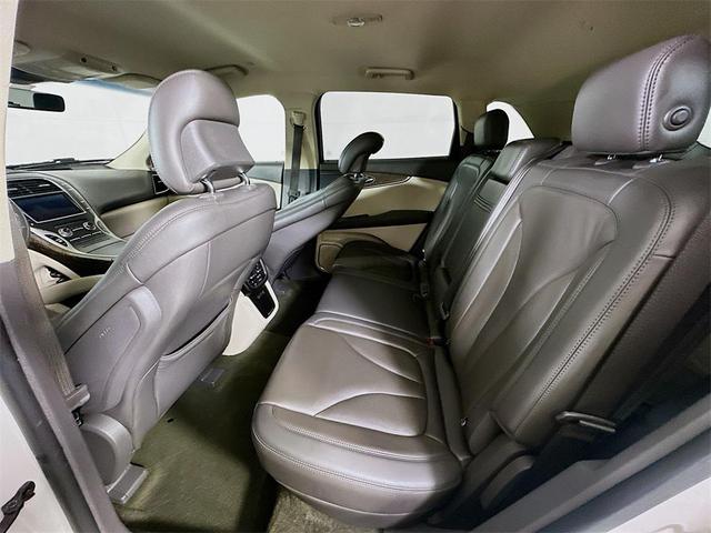 Photo of 2019 Pearl Metallic Lincoln Nautilus