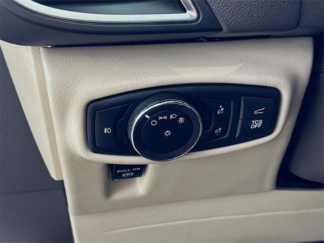 Photo of 2019 Pearl Metallic Lincoln Nautilus