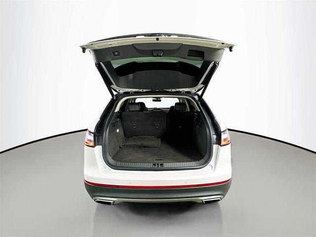 Photo of 2019 Pearl Metallic Lincoln Nautilus
