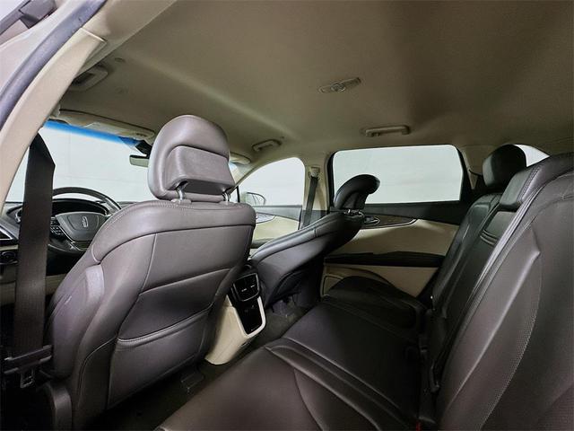 Photo of 2019 Pearl Metallic Lincoln Nautilus