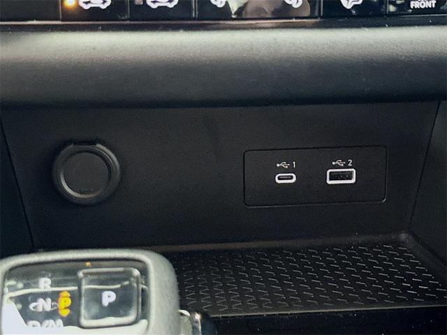 Photo of 2023 Glacier White Nissan Pathfinder