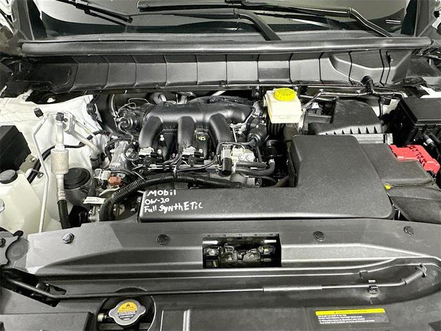 Photo of 2023 Glacier White Nissan Pathfinder