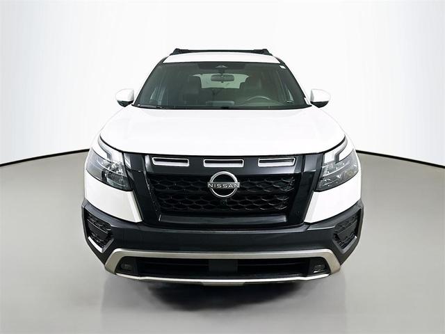Photo of 2023 Glacier White Nissan Pathfinder
