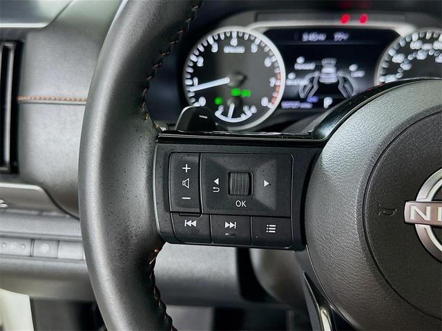 Photo of 2023 Glacier White Nissan Pathfinder
