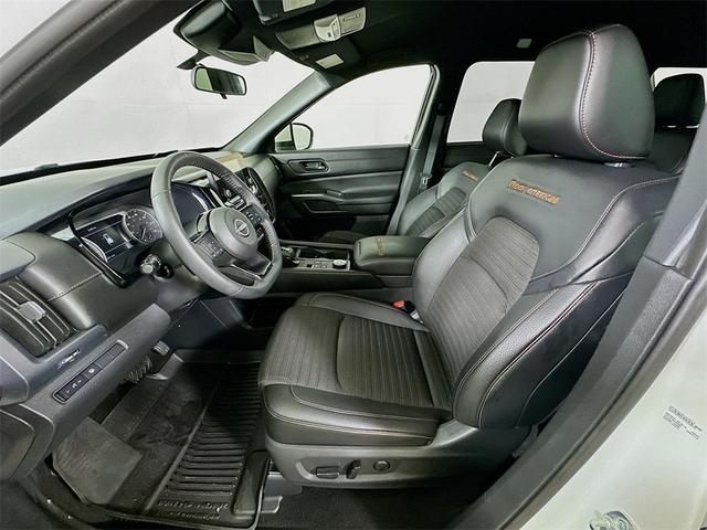 Photo of 2023 Glacier White Nissan Pathfinder