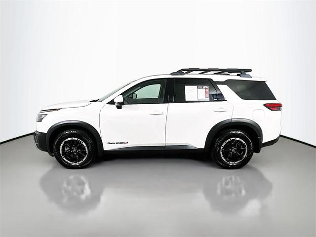 Photo of 2023 Glacier White Nissan Pathfinder