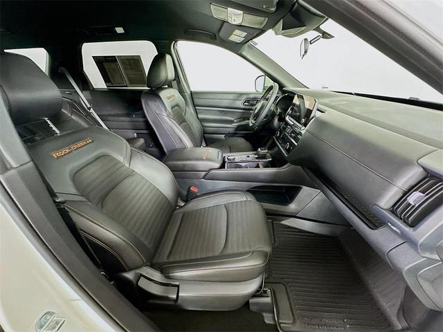 Photo of 2023 Glacier White Nissan Pathfinder