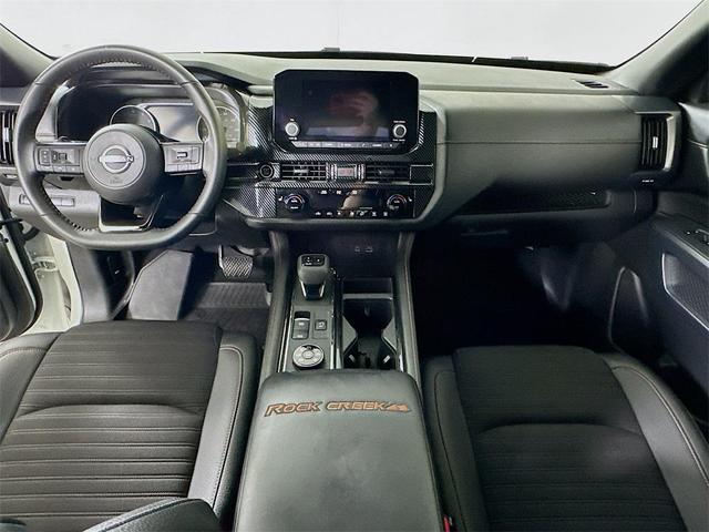Photo of 2023 Glacier White Nissan Pathfinder