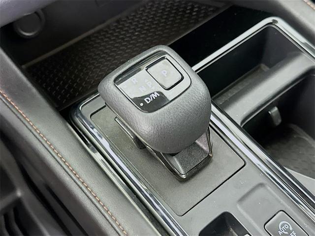 Photo of 2023 Glacier White Nissan Pathfinder