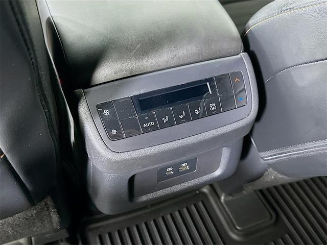 Photo of 2023 Glacier White Nissan Pathfinder