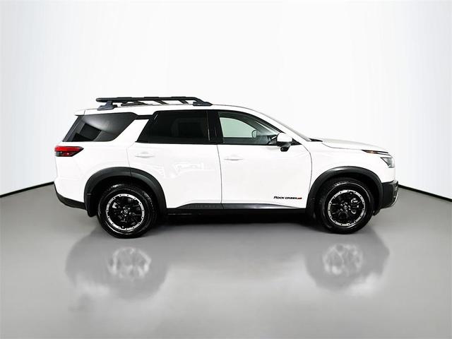 Photo of 2023 Glacier White Nissan Pathfinder