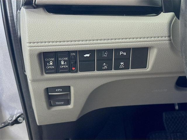 Photo of 2020 Lunar Silver Metallic Honda Odyssey