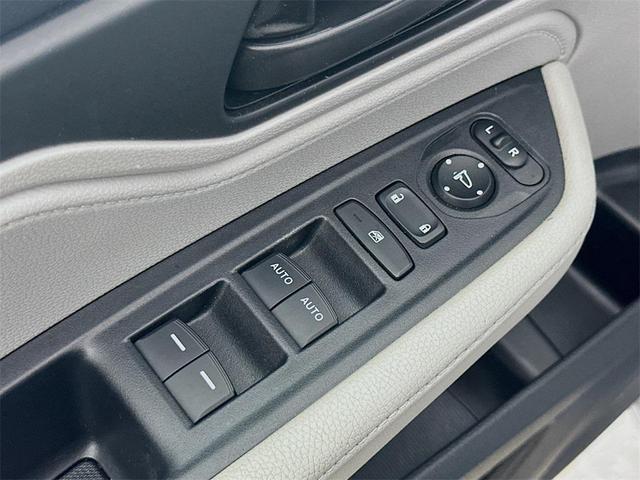 Photo of 2021 Obsidian Blue Pearl Honda Odyssey