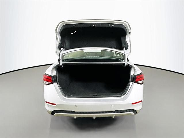 Photo of 2023 Brilliant Silver Metallic Nissan Sentra