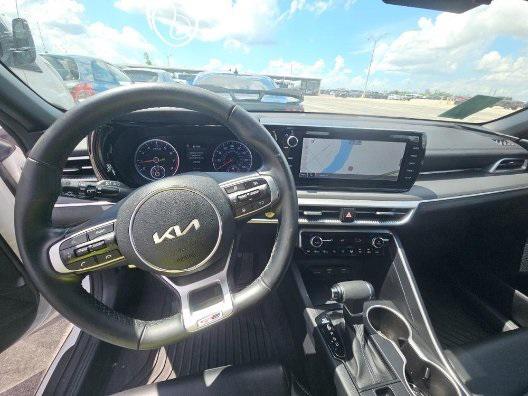 Photo of 2022 Glacial White Pearl Kia K5